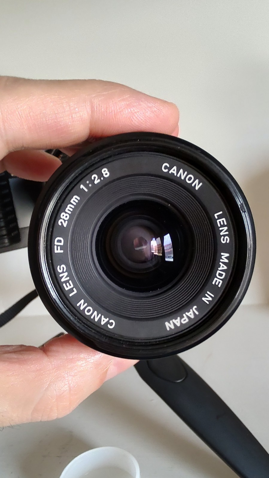 Canon FD 28mm f/2,8 grandangolare MF Made in Japan 52mm con tappo