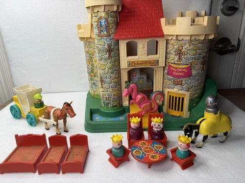 VINTAGE Fisher Price Little People Play Family Castle-MOSTLY COMPLETE-DRAGON!!!