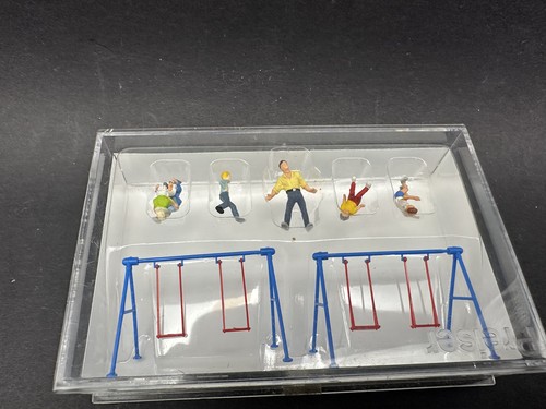 Preiser 10630 Children on Swings Scene HO/OO gauge Figures Playground - Picture 2 of 11
