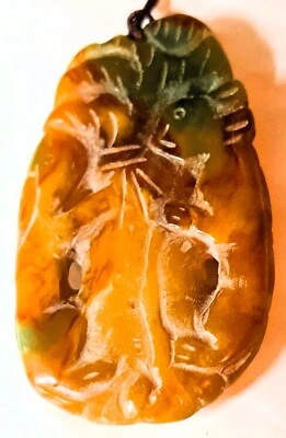 Pendentif amulette sculpté chinois dit en jadéitte ou céladon ou néphrite - Photo 1/4