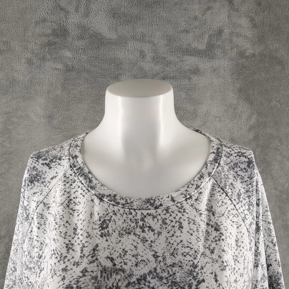NWT IDEOLOGY Snake Print Sweatshirt 2X(20W-22W) White Gray Rayon Blend W/ Pocket - Image 3 of 4