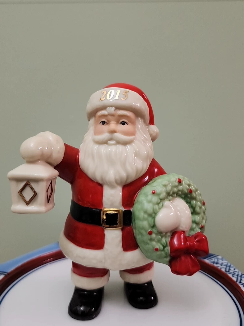 LENOX 2015 Santa Claus Ornament Pendant Lighting the Way Collection