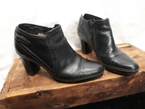 clarks wallabees wide