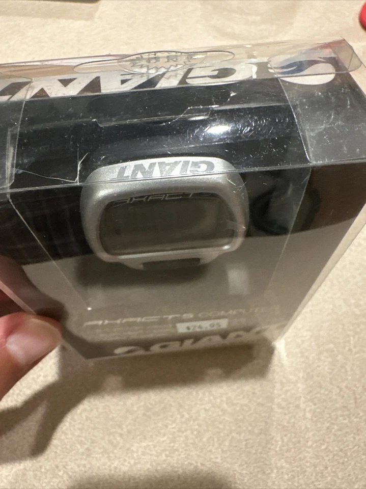 Giant Brand Axact 5  Cycle Computer Speed, Trip Distance, Odometer, Clock, Wired - Image 3 of 4