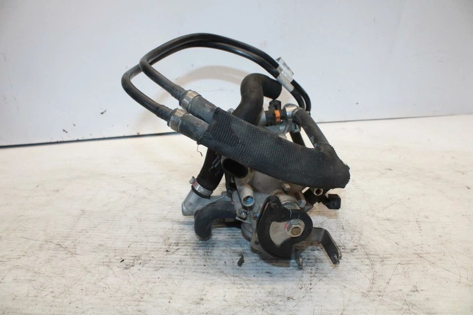 12 INYECTORES DE COMBUSTIBLE PRINCIPALES DUCATI MONSTER 796 / CUERPOS DEL ACELERADOR BB276 Foto 4 de 4