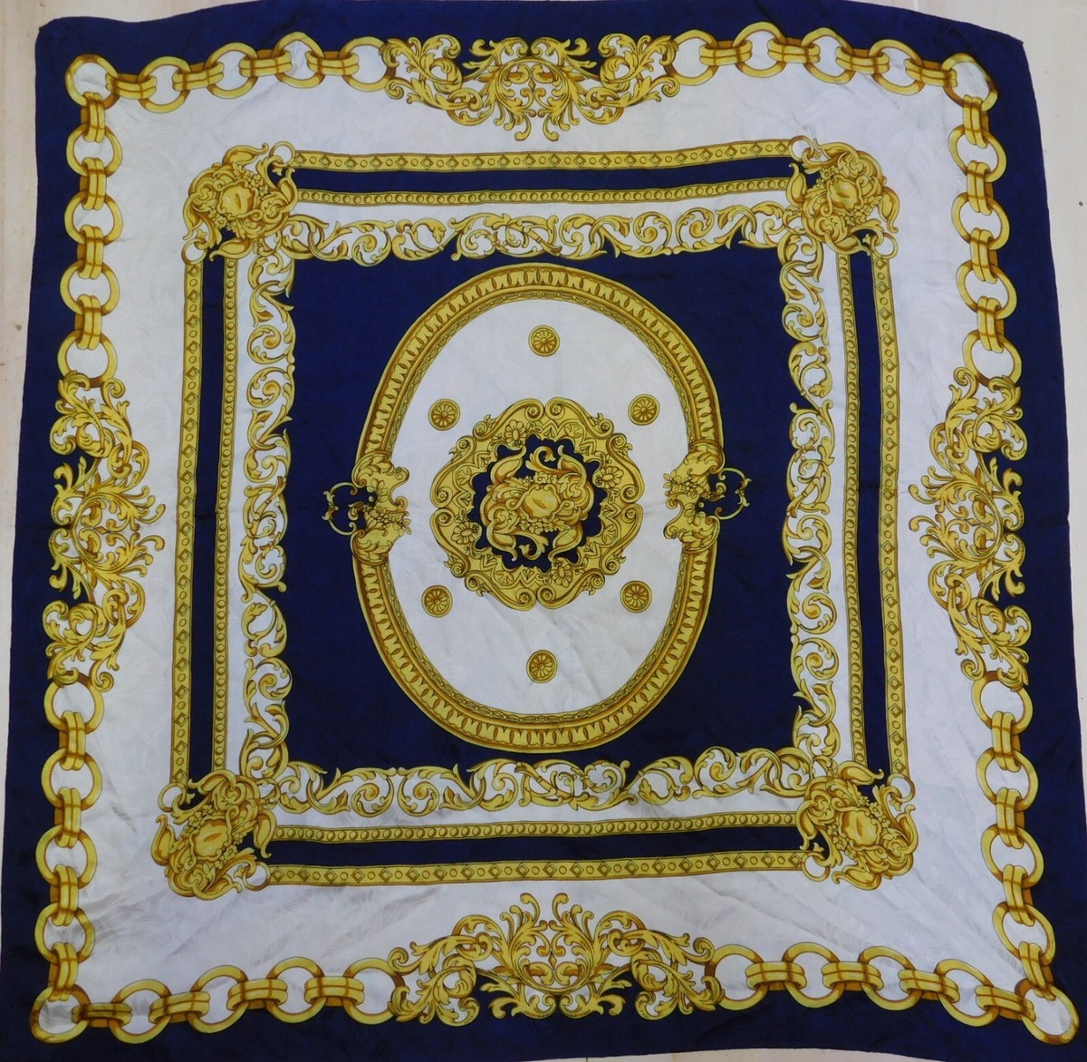 Foulard Vintage LES COMPAINS Soie 100% Italie 84x88 Cm Occasion Ton Marron