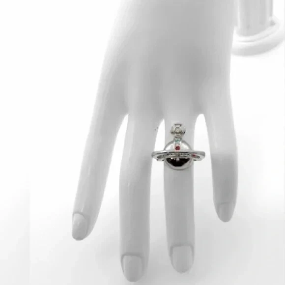 Anillo Vivienne Westwood orbe de plata maciza. Talla S 6 Foto 4 de 4