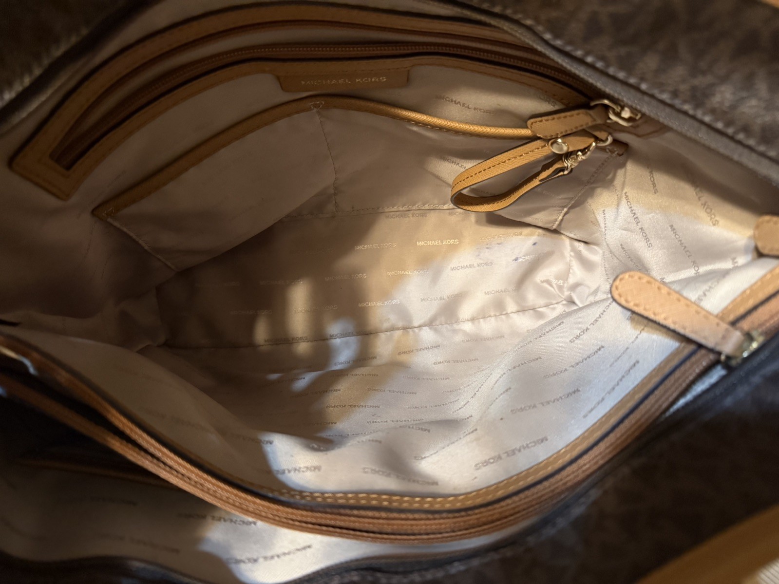 Michael Kors Jet Set Signature Snap-Pocket Hand Shoulder Bag In BROWN Gold Tone thumbnail 20