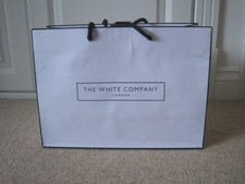 Papierowa torba na zakupy The White Company ok. 34,4cm x 25cm x 13,8cm
