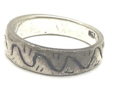 Vintage Oxidized Sterling Silver Hammered Squiggle Wave Line Etch Band Ring