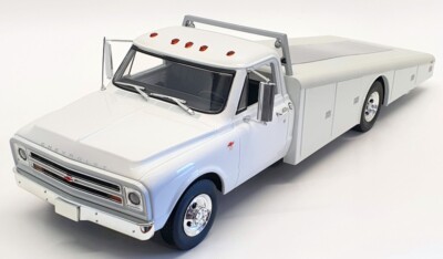 Acme 1/18 Scale Model 1801700 - 1967 Chevrolet C30 Ramp Truck