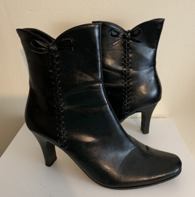 Women s Expressions Black Faux Leather Ankle  Boots  Size 7.5