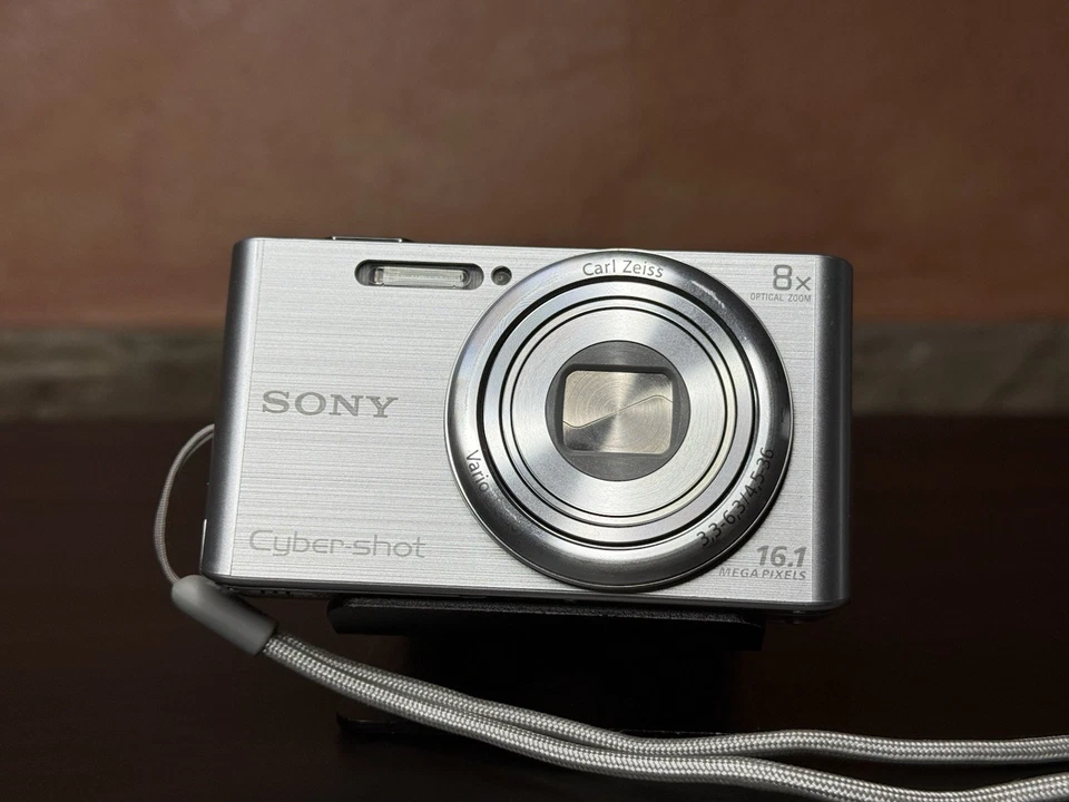 Sony Cyber-shot DSC-W730 Argento Fotocamera digitale compatta 16.1 MP 8X CCD - Immagine 2 di 4