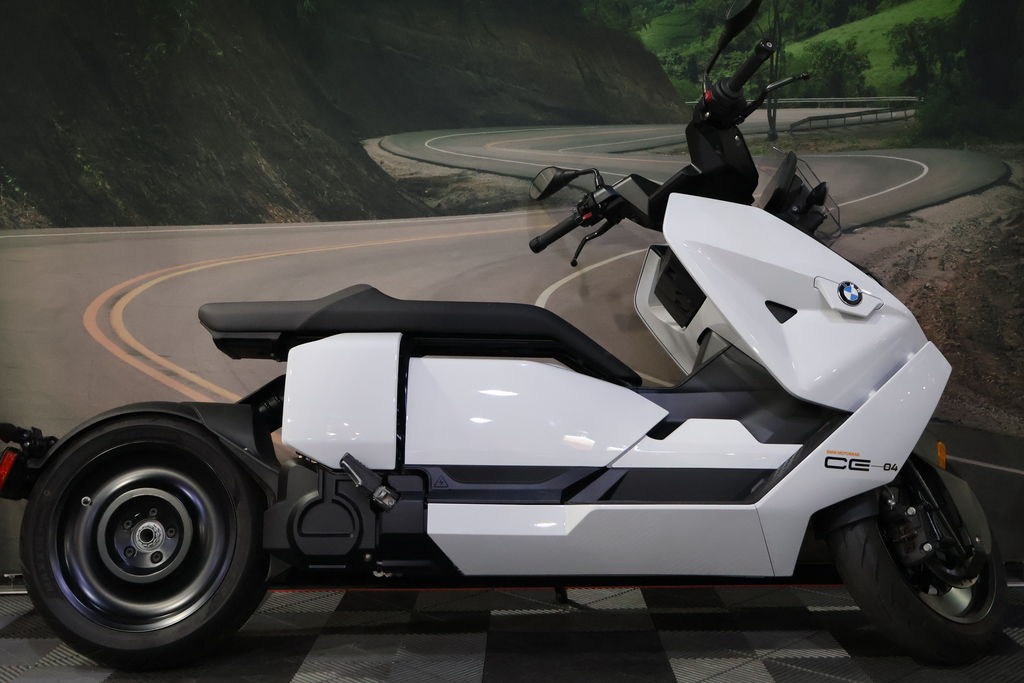 2023 BMW CE 04 Light White