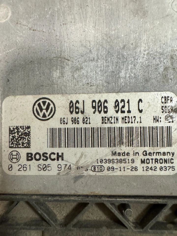 Volkswagen Passat 06J 906 021 C 2010 control informático del motor ECU ECM Foto 2 de 3