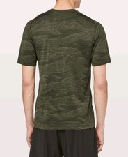 Lululemon Metal Vent Tech Short Sleeve Shirt in Size L