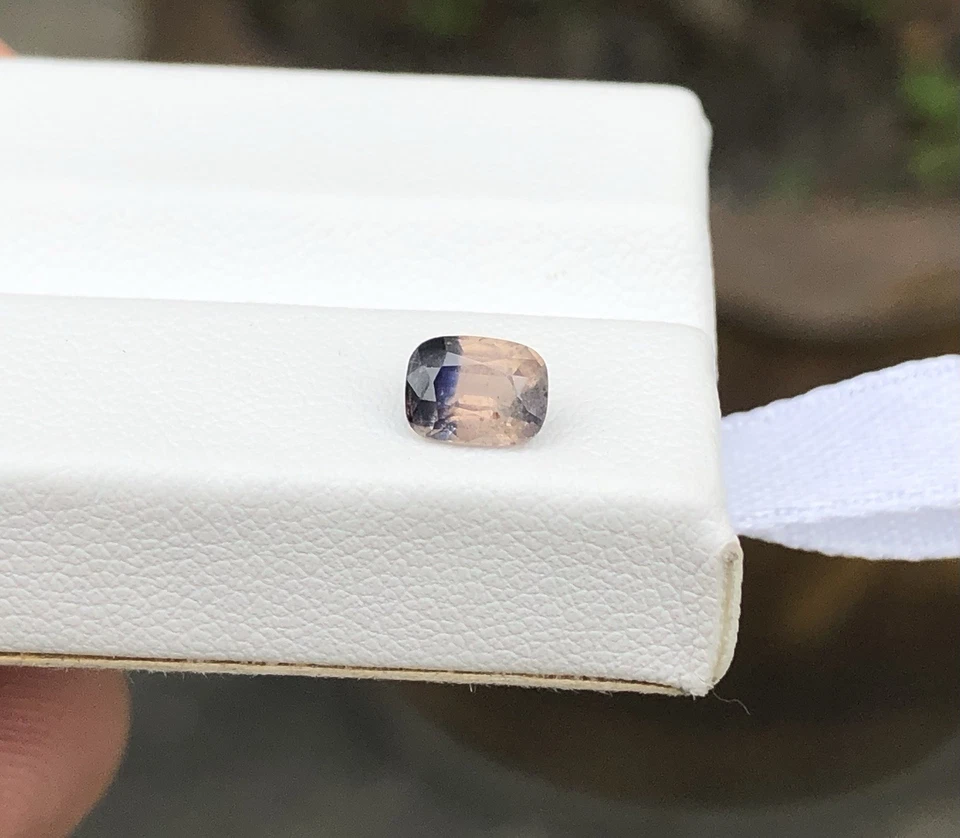 0.81 Crt / Natural Rare Winza Sapphire From Tanzania Bi-Color / Collection Piece - Image 4 of 4