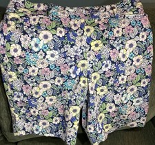 Talbots Perfect Shorts - Bermuda - Lush Garden Print, Size 6 Blue Pink Yellow