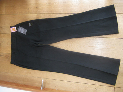 MARKS AND SPENCERS SCHWARZE BOOTLEG SCHULHOSE 11 JAHRE