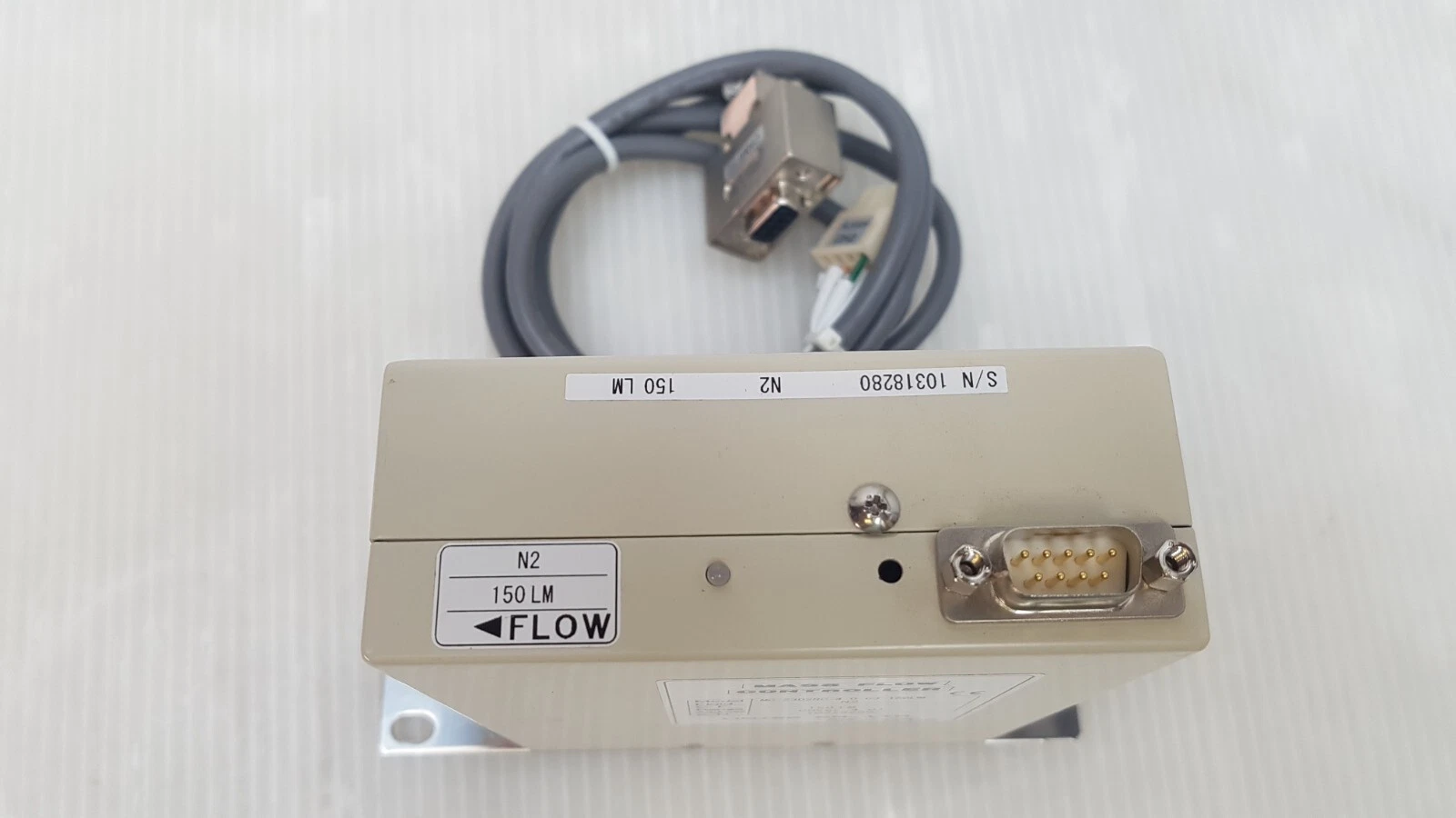 Top of the LINTEC MC-2300 showing the 9-pin D-sub connector and N2, 150 LM flow tag