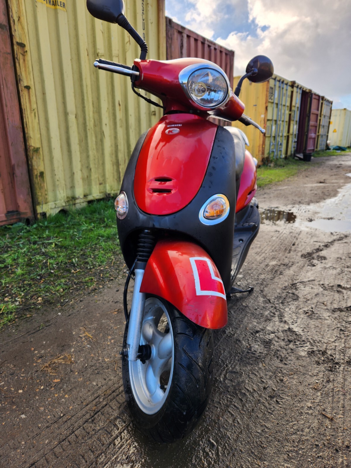 Kymco yup 50cc 2stroke scooter. Runs rides perfect no mot as been