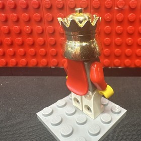 LEGO chess King Minifigure Red Cape Gold Crown/Helmet cas205