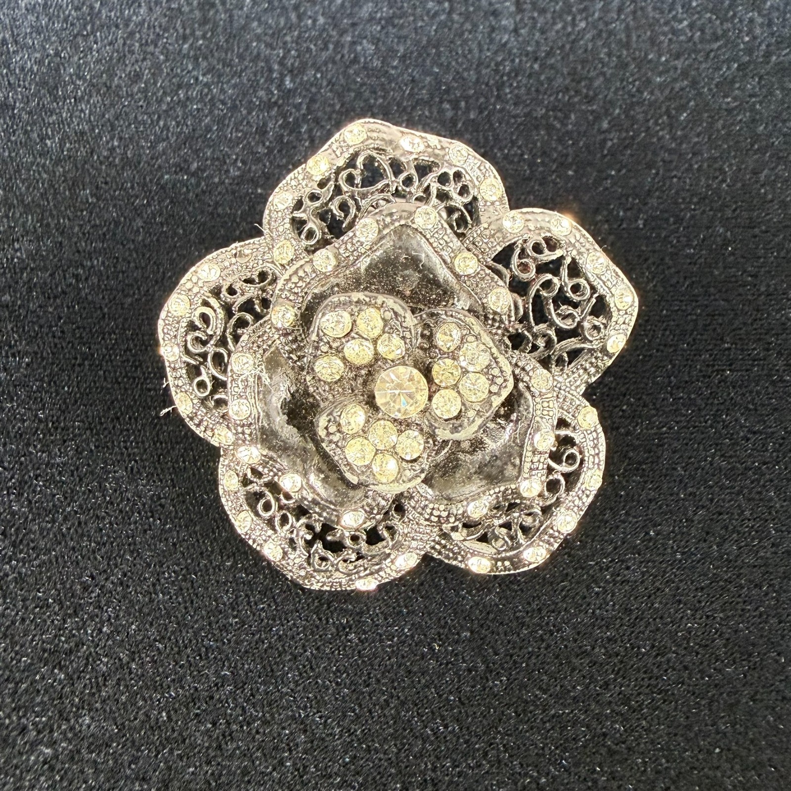 BLACK FLOWER RHINESTONE STATEMENT RING Black Tone… - image 5