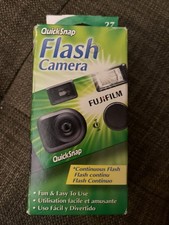 NOS FUJIFILM QuickSnap Flash 35mm Single Use Film Camera 27 Exp. 03/2021 Expired