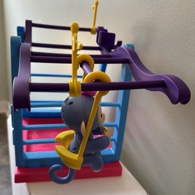 Fingerlings Monkey Bar Interactive Playset w/ERROR Box-Works Good
