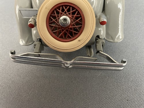 Danbury Mint 1935 Duesenberg SSJ Convertible Red/Gray 1/24 Diecast - Picture 4 of 12
