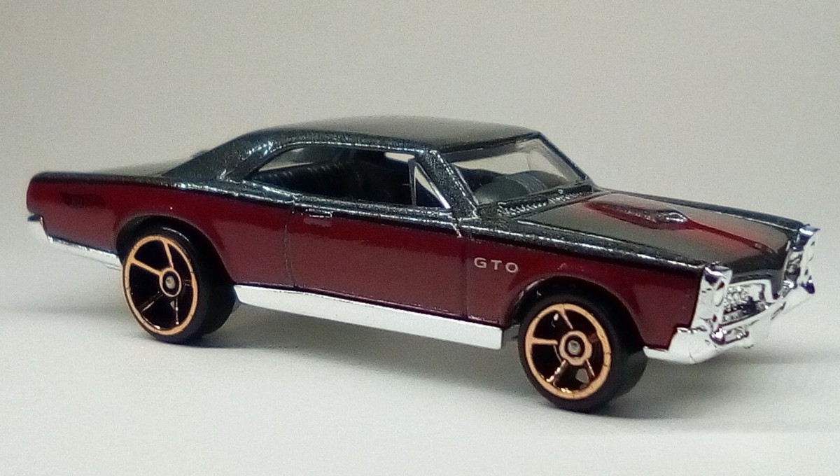 Loose Hot Wheels '67 Pontiac GTO From Hot Wheels Legends