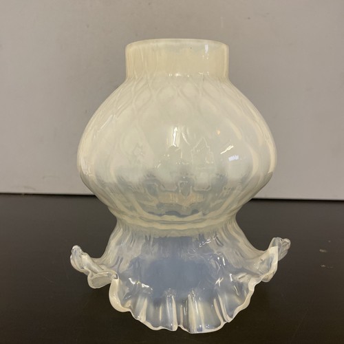 Vintage Opalescent Oil Lamp Shade vintage Oil Lamp Globe Shade Glass - Picture 9 of 10