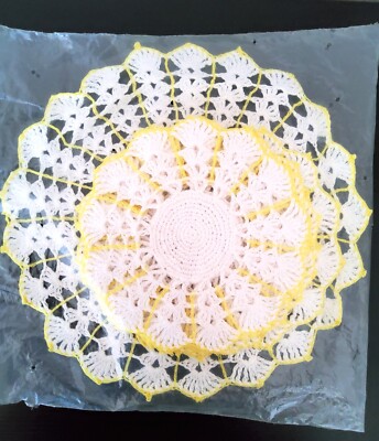 7tlg. Set gehäkelte Platzdeckchen Untersetzer Tischdecke weiß gelb neu Handmade