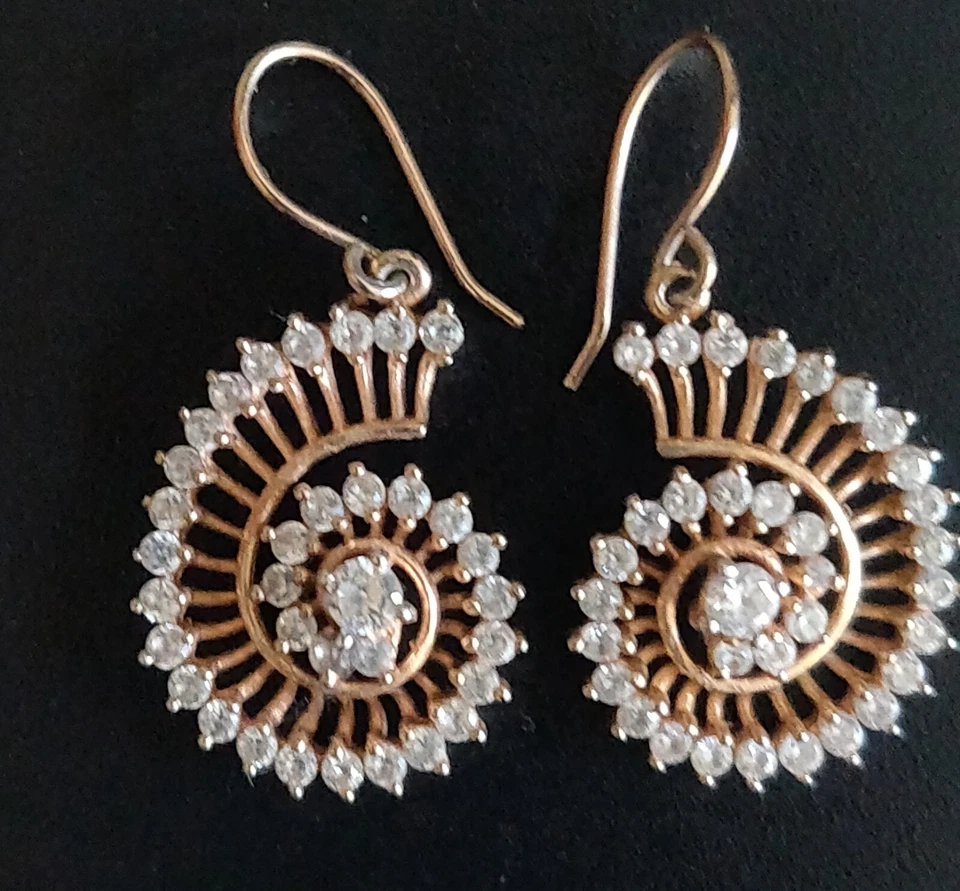 Pendientes de plata de ley 925 chapados en oro con forma de estrás Foto 2 de 3