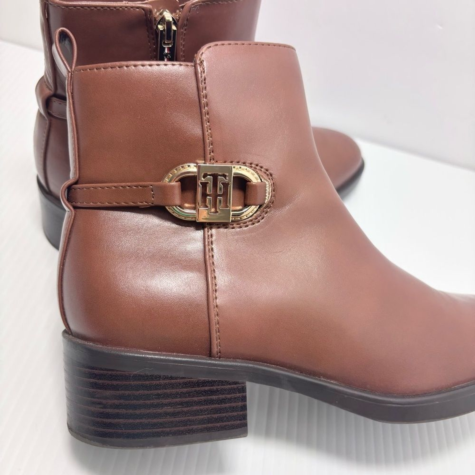 Tommy Hilfiger Womens Imiera Faux Leather Ankle Booties Brown Size 7.5 thumbnail 2