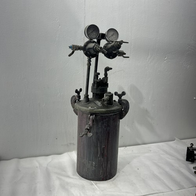 #ad Devilbis Pressure Pot. 2 Gallon Paint Pressure Pot. $150.00
