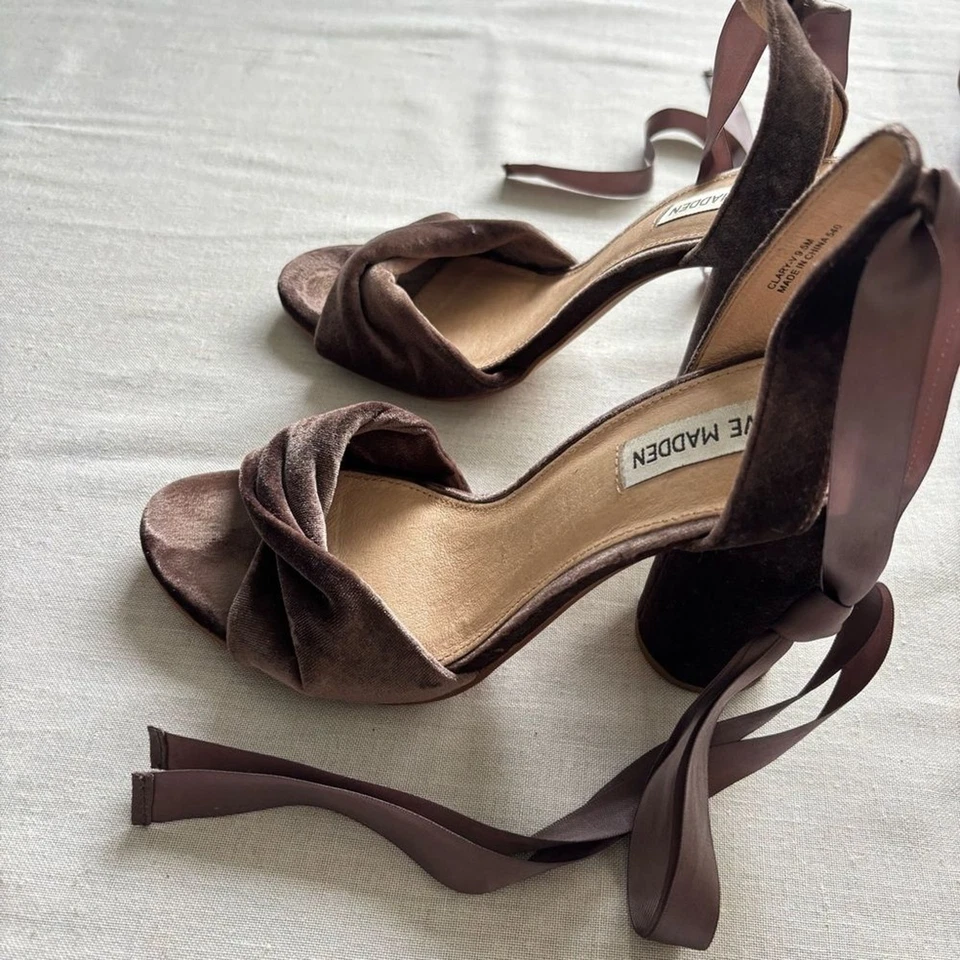 Steve Madden Clary-v Taupe Velvet Lace-Up Block Heel Sandals 9.5 - Image 4 of 4