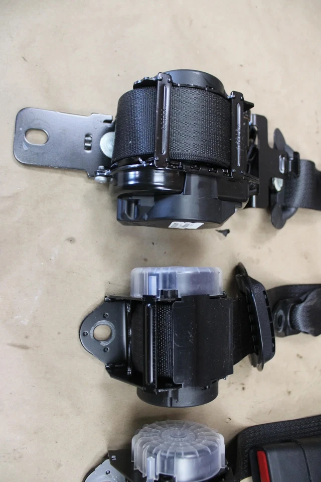 2011 - 2023 Dodge Charger Chrysler 300 Seat Belt Set OEM 1HZ06DX9AI Foto 2 de 4
