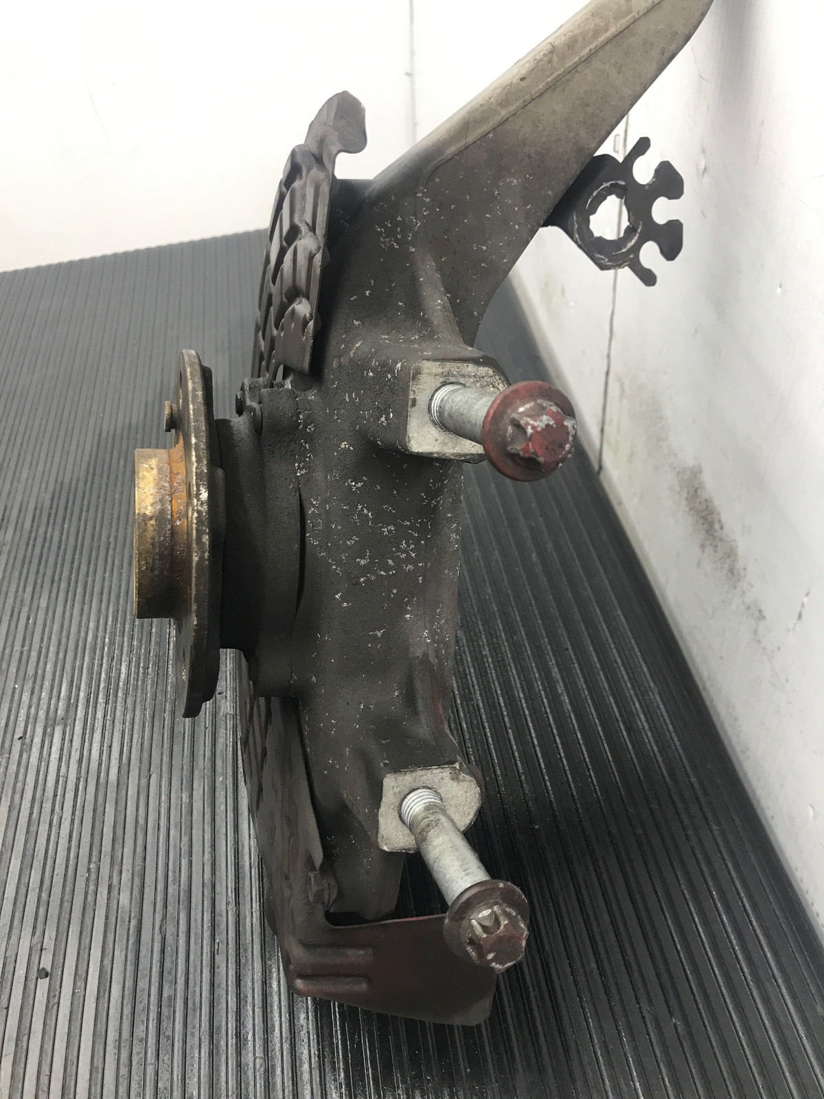 2014 - 2016 MASERATI GHIBLI OEM RIGHT FRONT KNUCKLE WHEEL HUB ASSEMBLY 670004762