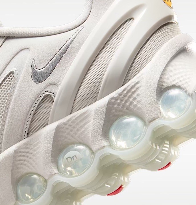 Nike Air Max DN8 White Metallic Silver FQ7860 103 Mens Size 11
