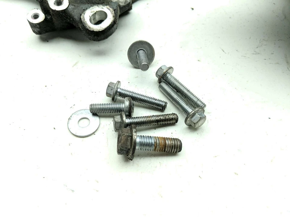 18 Triumph Street Cup Right Engine Sprocket Cover Panel - Imagem 3 de 4