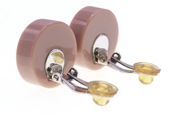 Pendientes redondos Chanel Coco Mark Heart usados en rosa con plástico y Foto 2 de 4