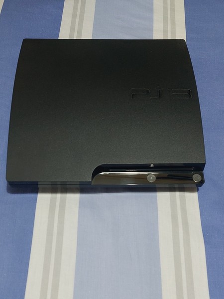 Sony PlayStation 3 Slim 160GB + 15 Juegos + Caja Original + Cables – Impecable