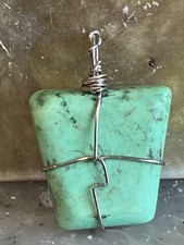 VINTAGE HANDMADE WIRE WRAPPED GREEN STONE PENDANT MAGNESITE 0.2oz BOHO ARTISAN