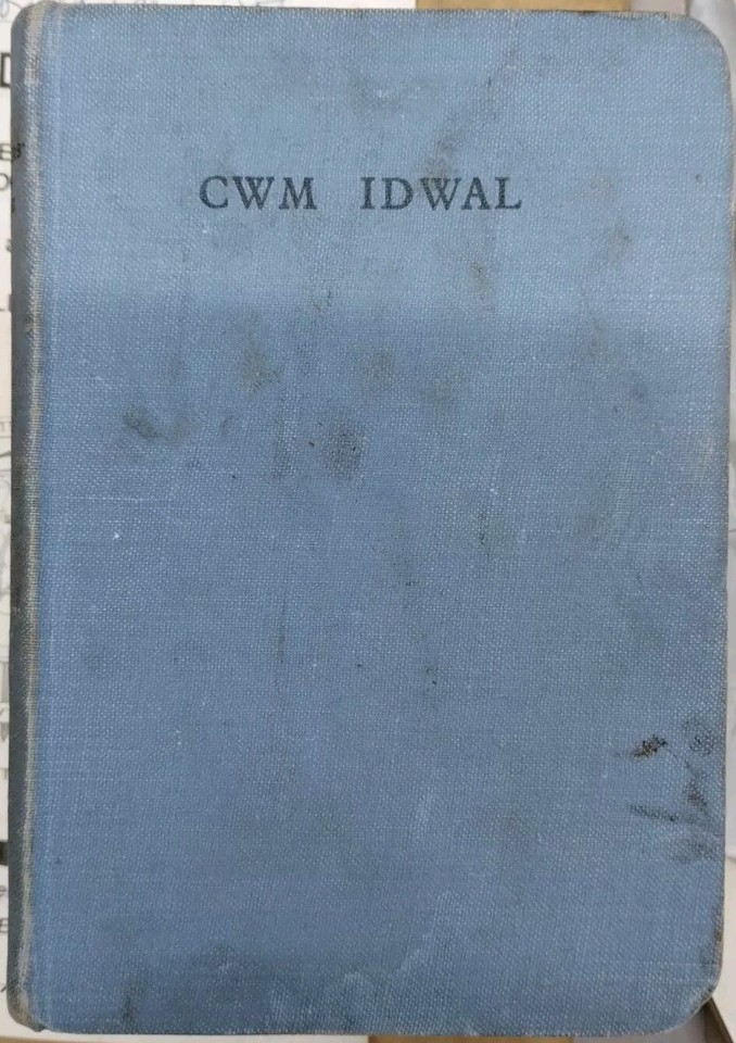 7 rock climbing guide books. Lakes and Wales. 2nd Series.Gritstone