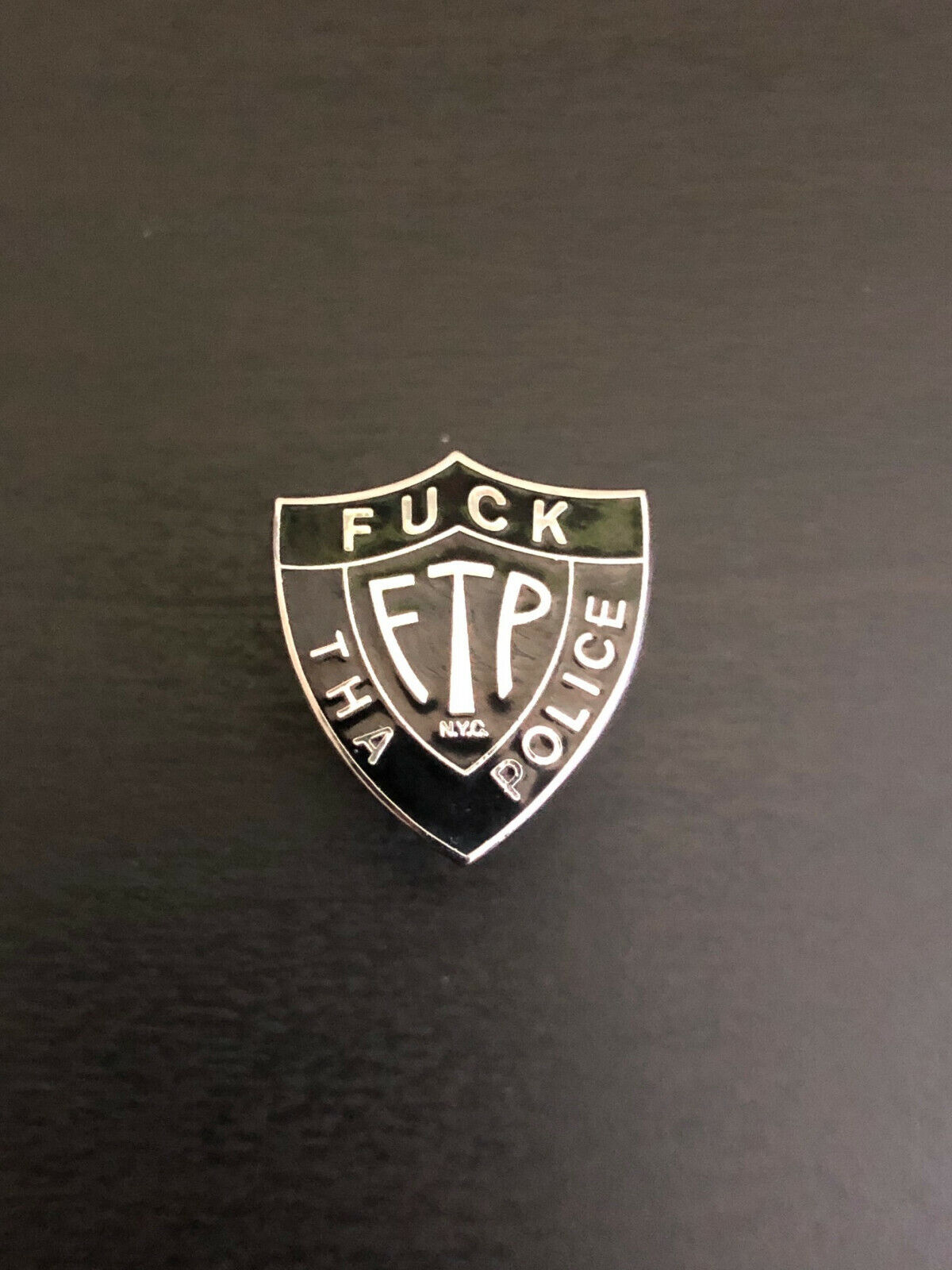 SUPREME FTP Pin Pins FUCK THA POLICE-