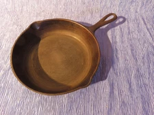 Cast Iron Skillet #5 - Unbranded, 8" Dia., Heat Ring, Sits Flat - NICE