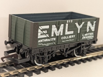 Hornby Spur O R118 Emlyn anthrazit 7 Plankenwagen