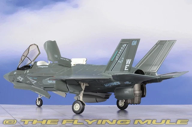 Hobby Master 1:72 F-35B Lightning II USMC VMFA-214 Black Sheep WE01 - Image 2 of 4
