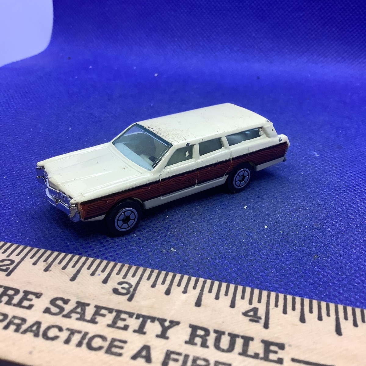 104-044 Cult 1/18 フォード Mustang Wagon $_12.JPG?set_id=880000500F